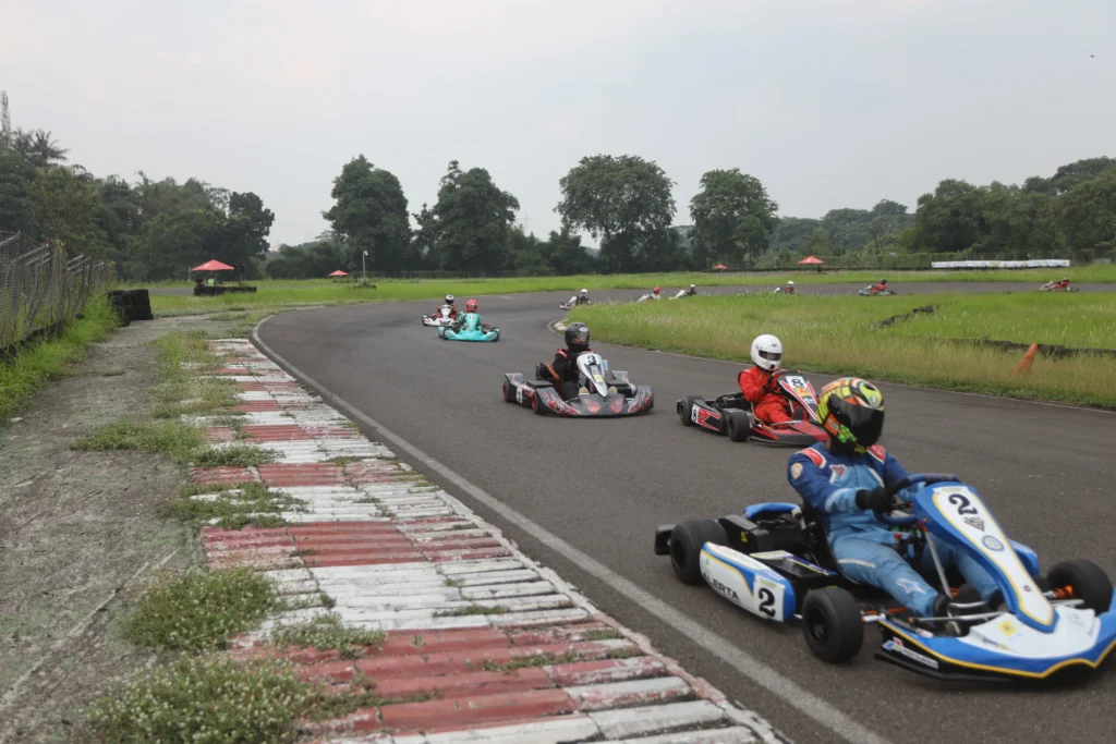 Gokart elektrik ASWATAMA melaju di Sirkuit Internasional Sentul